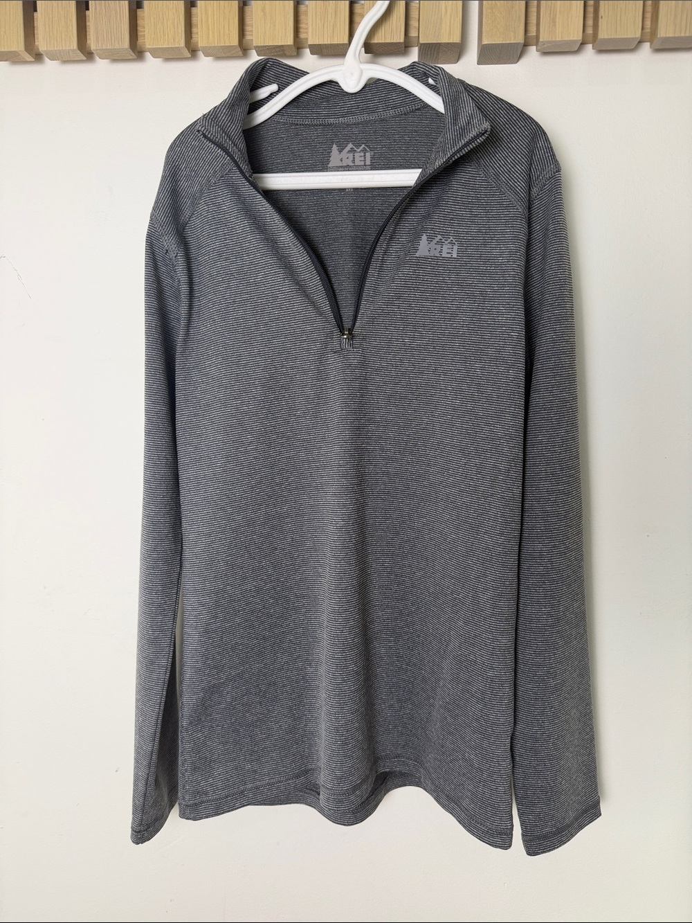 REI kidsGray Quarter-Zip light weight top size medium